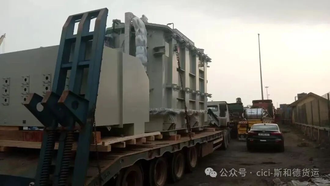 Heavy-duty convoy waiting at the Ghana-Burkina Faso border for West Africa heavy lift cargo clearance