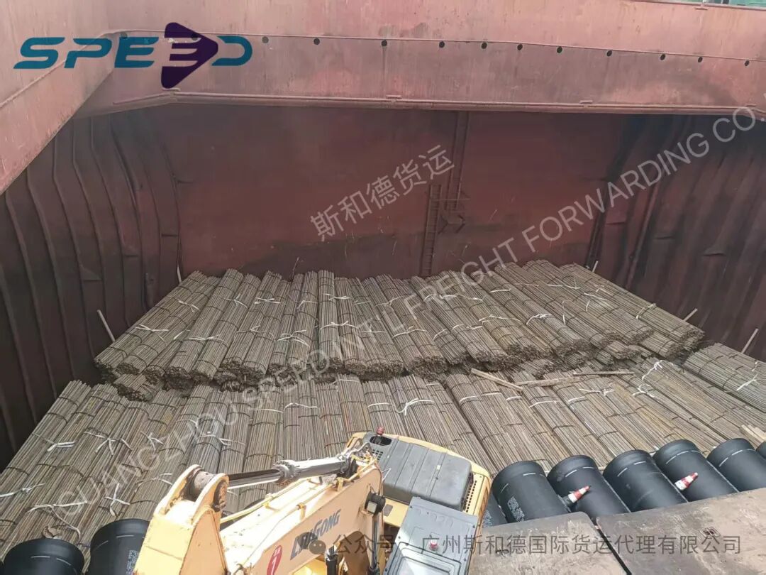 Scaffolding pipes stowed in vessel hold for break bulk shipment
